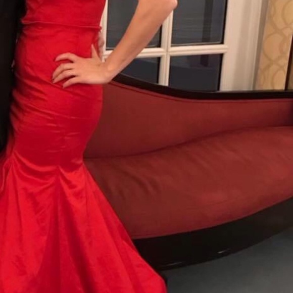 Red Mermaid Formal Evening Gown - Picture 3 of 9